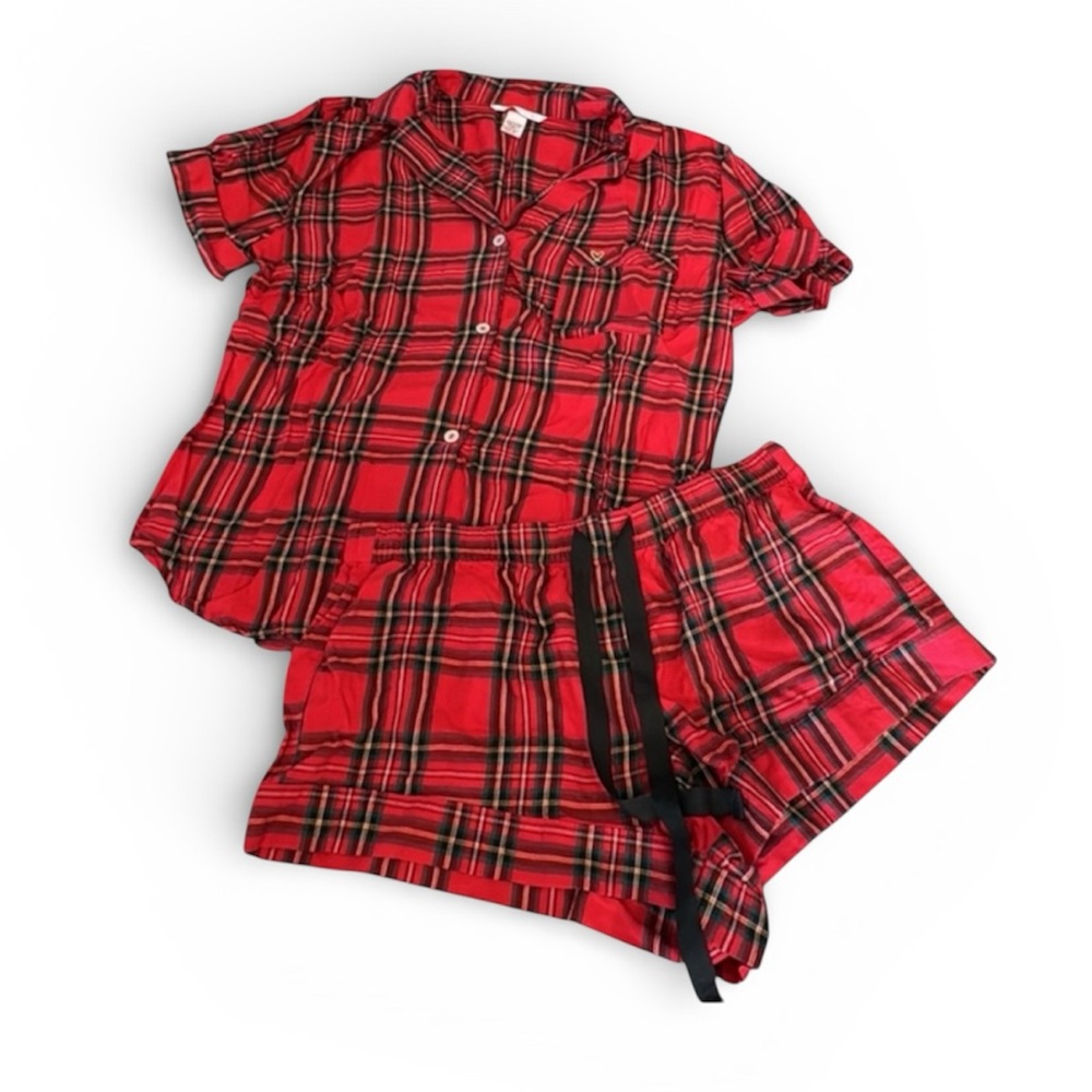 Victoria’s Secret Vintage Y2K red plaid button down short pajama set. (SMALL)